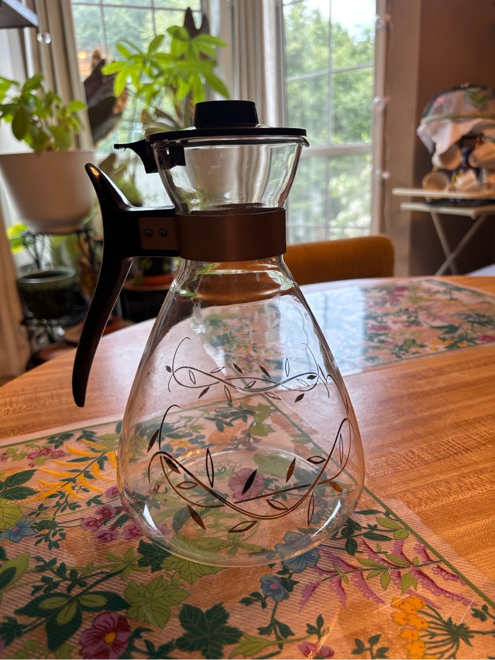 Tricollate Flameproof Glass Coffee Carafe with Black Handle and Gold Leaf Motif